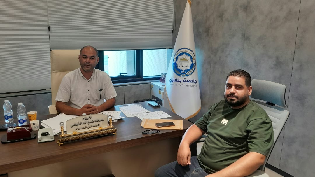 المسجل العام يجتمع مع مسجل العلوم الإنسانية والتطبيقية لمتابعة سير العمل